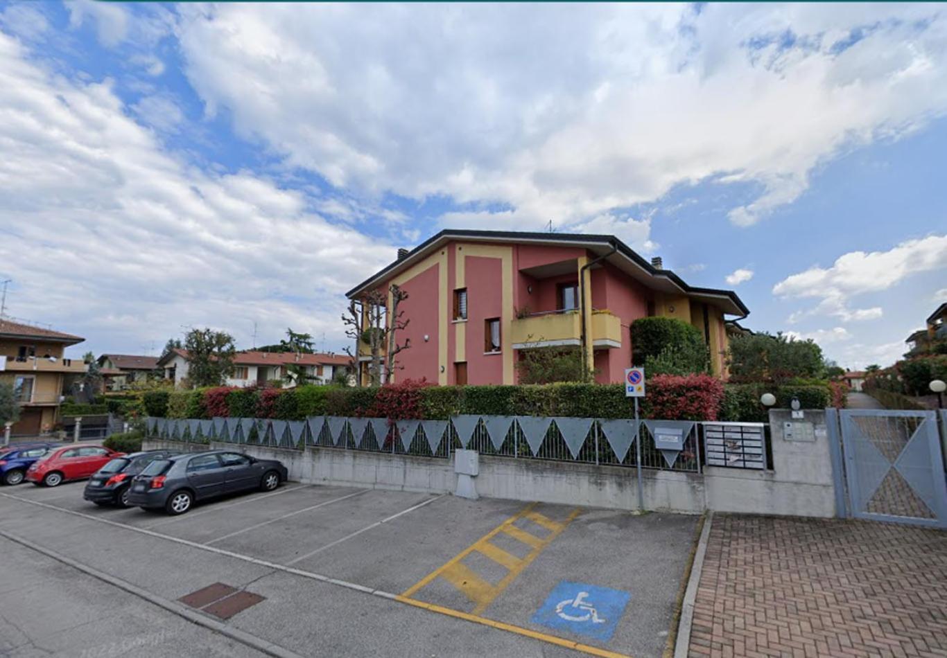 Apartamento Luminoso Trilocale Con Piscina E Giardino Privato Desenzano del Garda Exterior foto