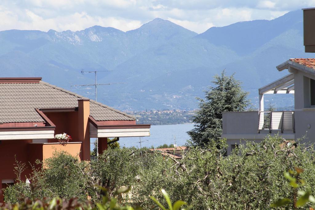 Apartamento Luminoso Trilocale Con Piscina E Giardino Privato Desenzano del Garda Exterior foto
