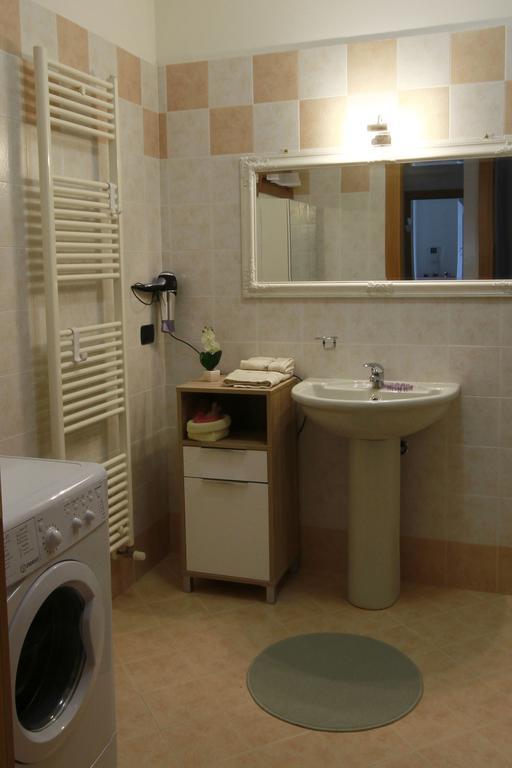 Apartamento Luminoso Trilocale Con Piscina E Giardino Privato Desenzano del Garda Exterior foto