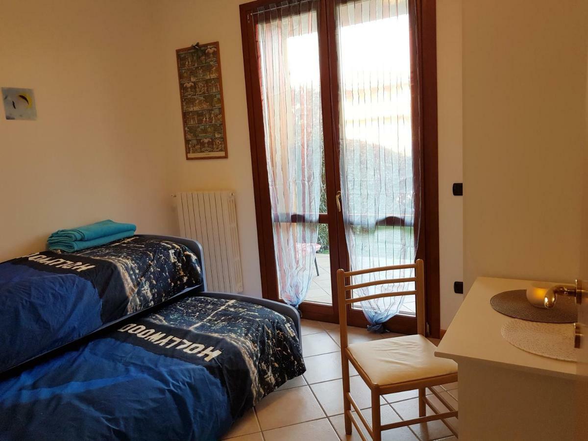 Apartamento Luminoso Trilocale Con Piscina E Giardino Privato Desenzano del Garda Exterior foto