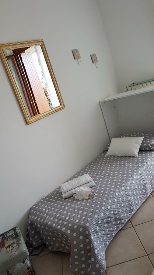 Apartamento Luminoso Trilocale Con Piscina E Giardino Privato Desenzano del Garda Exterior foto